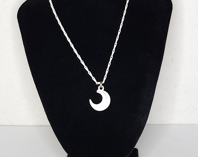 Vintage Gold Tone and White Enamel Crescent Moon Shaped Pendant on White Enameled Chain Necklace D-1-1