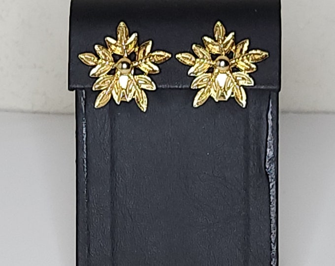 Vintage Gold Tone Floral Leaves Star-Shaped Clip-On Earrings C-2-65