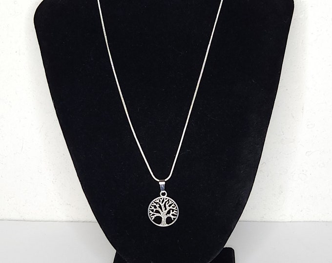 Vintage Silver Tone Tree of Life Circle Pendant on Silver Plated 925 Marked Chain Necklace D-1-5