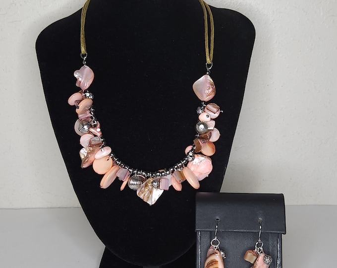 Vintage Dyed Shell Necklace and Matching Earrings Set C-5-2