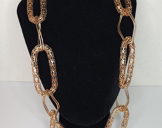 Vintage Gold Tone Large Mesh Links Chain Necklace D-3-2