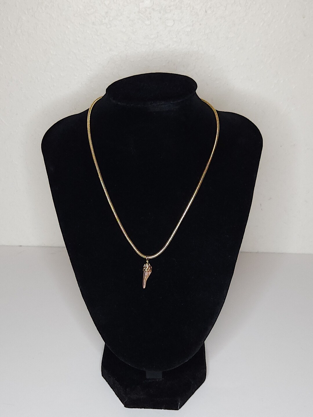 Vintage Signed WJN Gold Tone 16 Inch Necklace With Stone