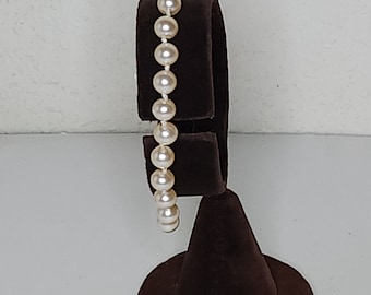 Vintage Japan Marked Faux Pearl Bracelet with Gold Tone Clasp C-7-7