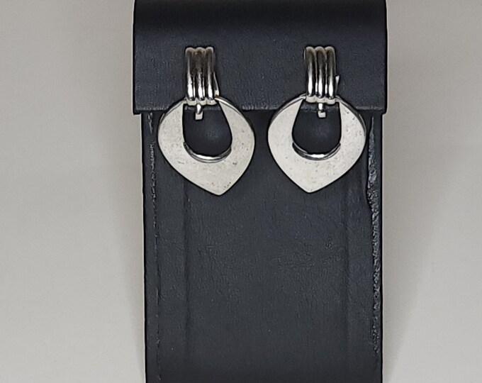 Vintage Silver Tone Teardrop Shaped with Cutout Screw-Back Earrings A-9-89
