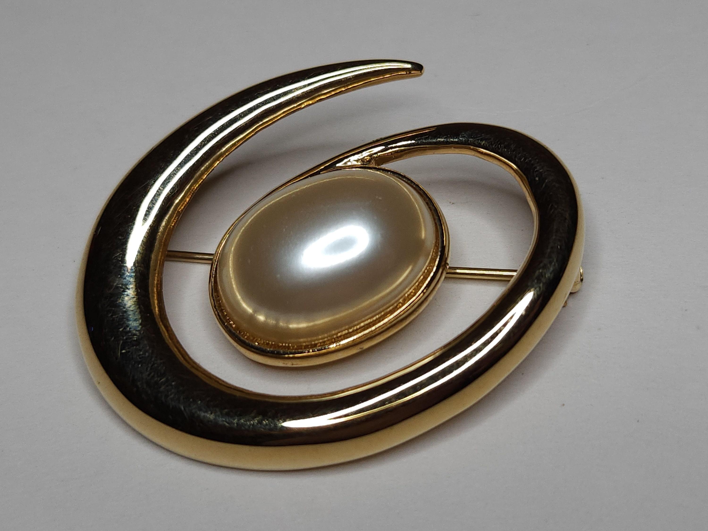 Vintage brooch OVAL MONET