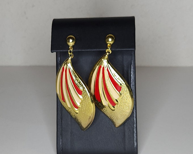 Vintage Gold Tone Metal Dangle Earrings with Red and Cream Enamel Detailing B-1-34