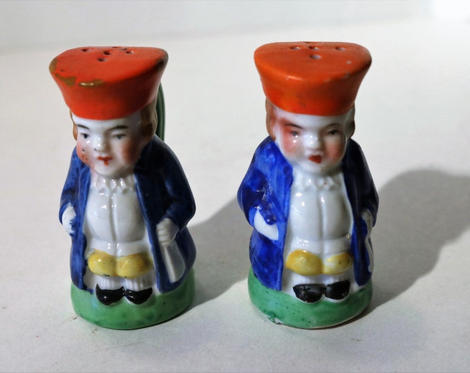 Vintage Toby-style Colonial Man Salt and Pepper Shakers Made in Japan