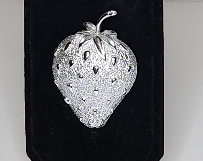 Vintage Sarah Coventry Signed Silver Tone Strawberry Brooch Pin A-2-14