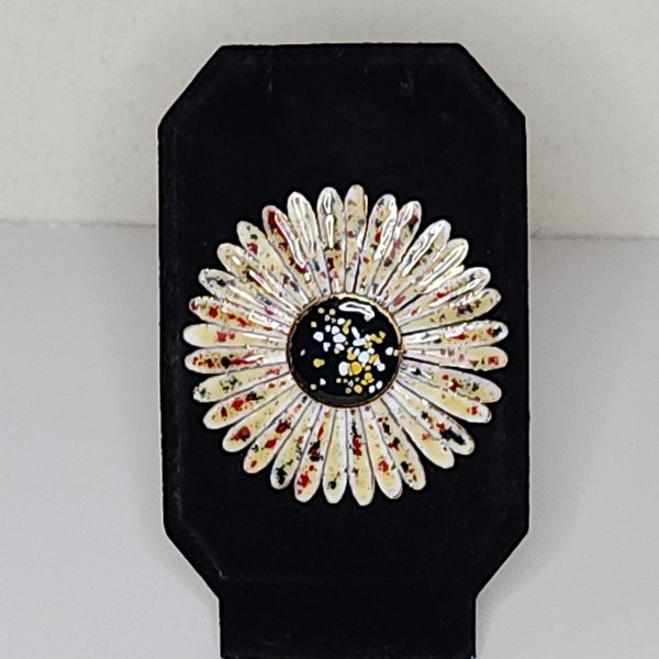 Vintage Gold Tone Enamel Speckled Daisy Flower Brooch Pin C-8-93