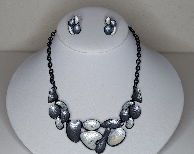 Vintage Metallic Pebble Necklace and Earrings Set 18 Inch A-2-82