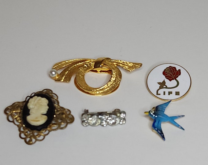 Vintage Liebo Signed Scarf Clip and Various Pins Set A-1-81