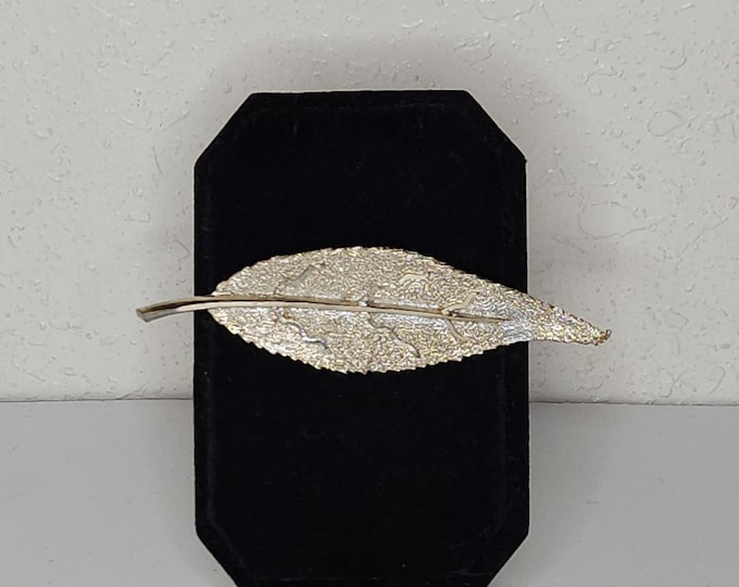 Vintage BSK Signed Gold Tone Textured Leaf Brooch Pin C-1-50