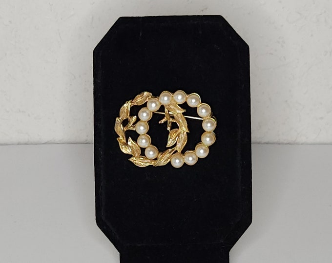 Vintage Richelieu Signed Gold Tone Leaves and Faux Pearls Double Ring Brooch Pin C-1-51