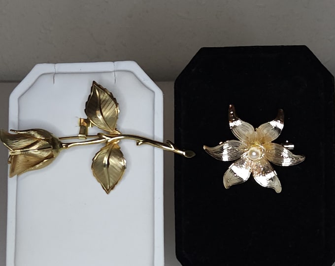 Vintage Two Piece Gold Tone Flower Brooch Pin Set A-1-93