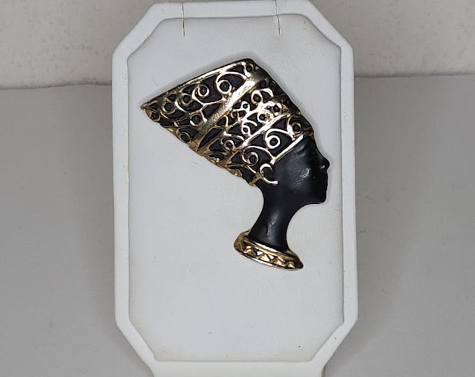 Vintage Egyptian Queen Pharaoh Nefertiti Matte Black and Gold Tone Brooch Pin C-9-72