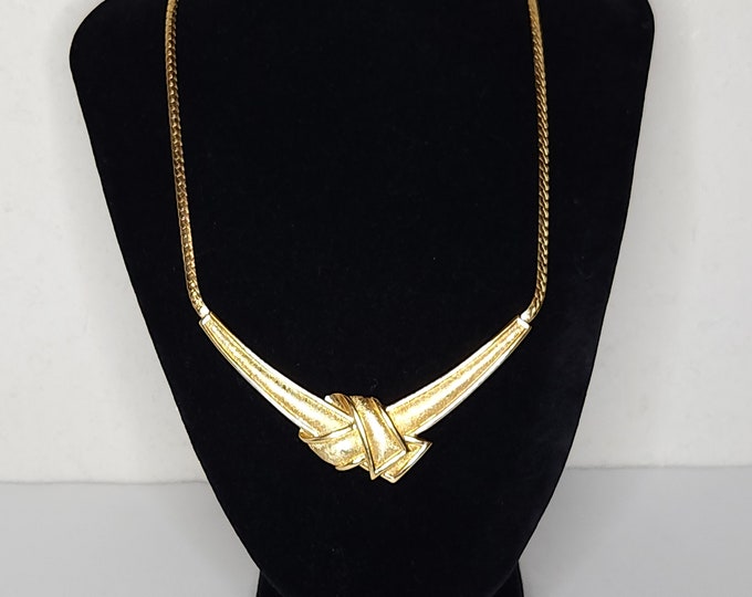 Vintage Gold Tone Tie Knot Plate with Snake Chain Collar Necklace D-1-8