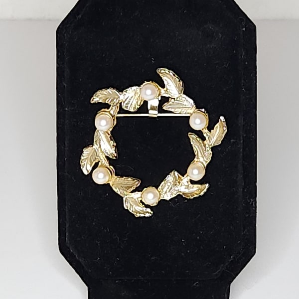 Vintage Dubarry Signed Gold Tone Round Wreath Brooch Pin with Faux Pearls A-5-42