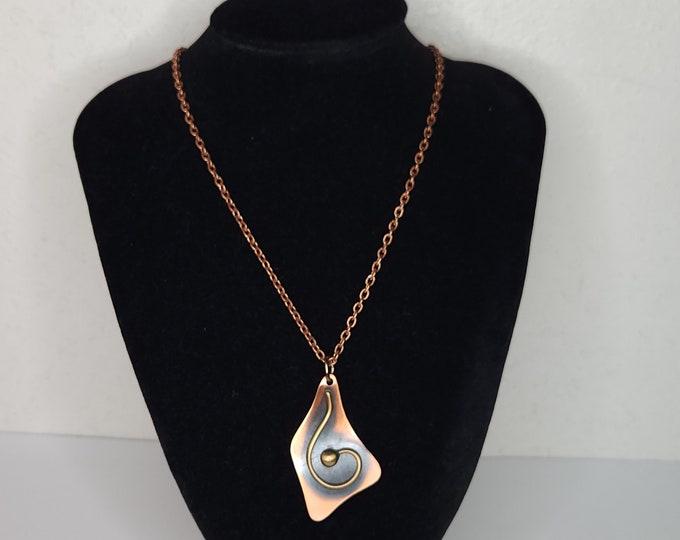 Vintage Genuine Copper Marked Swirl Pendant on Copper Tone Cable Chain Necklace D-3-10