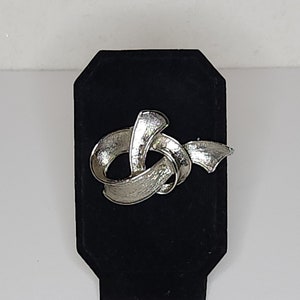Vintage Silver Tone Ribbon Knot Brooch Pin A-6-16