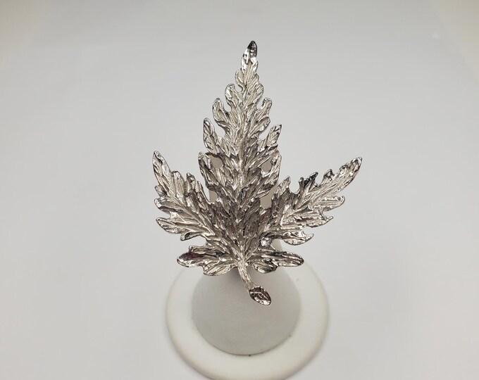 Vintage Ledo Signed Sliver-Tone Textured Leaf Brooch D-6-51