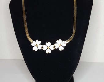 Vintage Gold Tone Serpentine Chain with White Enamel Flowers Necklace B-1-7