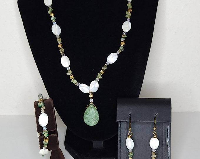 Vintage Mother of Pearl Shell, Green Stone Chip, Glass and Gold Tone Beaded Necklace, Bracelet and Earrings Set C-6-44