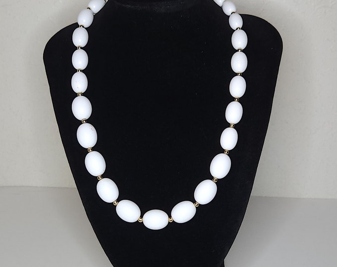 Vintage Monet Signed White Oval Graduated Beaded Necklace A-8-31