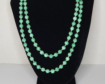 Very Vintage Green Speckled Glass Hand-Knotted Flapper Length Beaded Necklace B-9-1