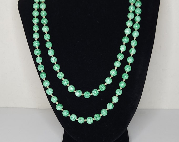 Very Vintage Green Speckled Glass Hand-Knotted Flapper Length Beaded Necklace B-9-1