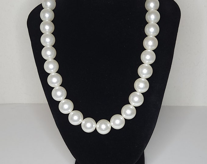 Vintage Large Faux Pearl Beaded Necklace A-8-26
