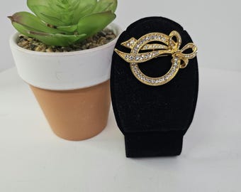 Vintage Nolan Miller Gold Tone Rhinestone Ribbon and Wreath  Brooch D-4-10