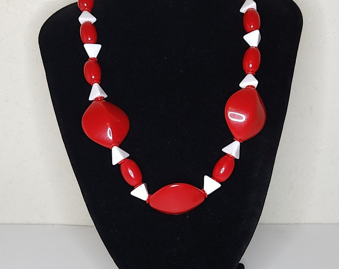 Vintage Red and White Plastic Geometric Beaded Necklace B-9-7