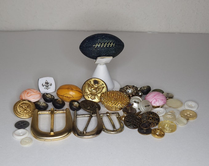 Vintage Mixed Button Lot B-3-82