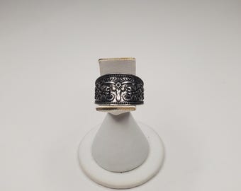 Costume Sliver-Tone Western Style Steer and Flower Ring Size 8 D-6-34