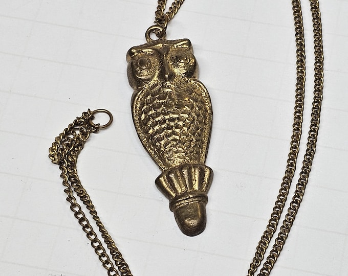 Vintage Brass Tone Owl 24" Necklace E-1-4