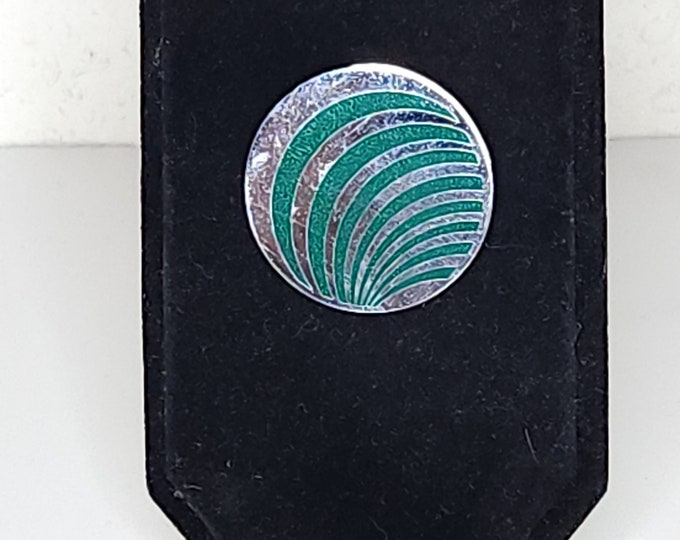NOS Rhodium Plated Silver Tone Circle Brooch Pin with Green Curved Stripes B-4-4