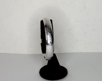 Vintage Silver Tone with Floral Pattern Solid Bangle Bracelet D-3-74