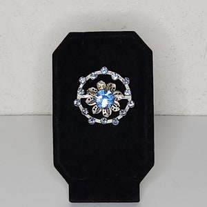 Vintage Silver Tone Ring with Flower and Blue Rhinestones Brooch Pin C-1-78