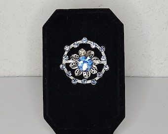 Vintage Silver Tone Ring with Flower and Blue Rhinestones Brooch Pin C-1-78