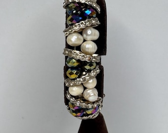 Real Pearl and Peacock AB Faceted Glass Bead with Rhinestone Seperator Bead Gold Tone Stretchy Bracelet D-8-91