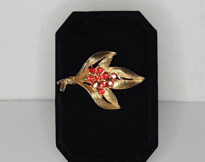Vintage JJ Signed Gold Tone Leaves and Red Rhinestones Brooch Pin C-1-59
