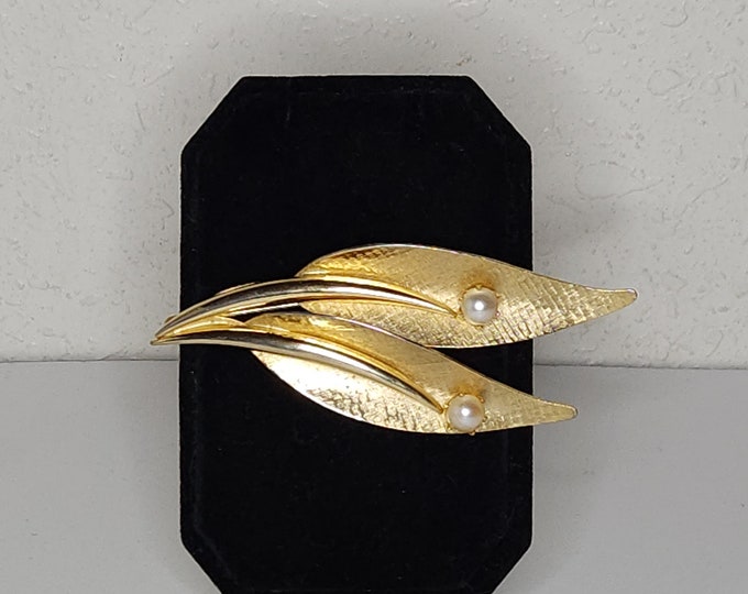 Vintage Gold Tone Two Leaves with Faux Pearls Brooch Pin C-1-72