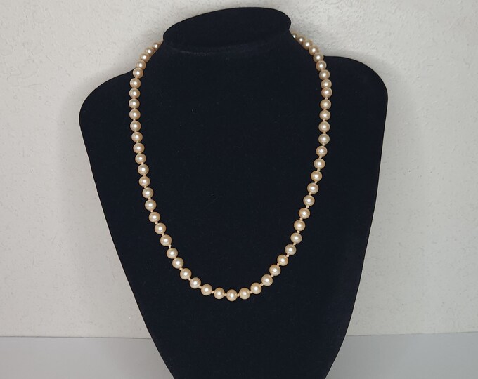 Vintage Liz Claiborne Signed Faux Pearl Beaded Necklace with Gold Tone Clasp D-3-16