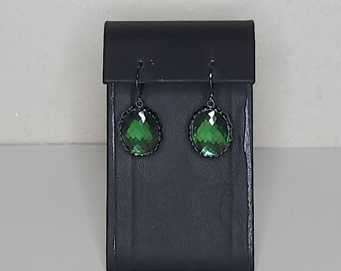 Vintage Joan Rivers Signed Gunmetal Tone and Green Faceted Oval Rhinestone Dangle Earrings C-7-58