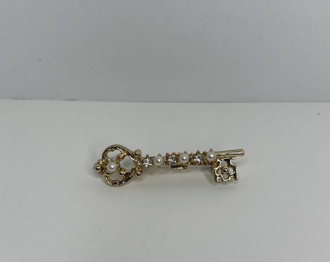 Vintage Gold Tone Faux Pearl and Rhinestone Skeleton Key Pin D-7-81