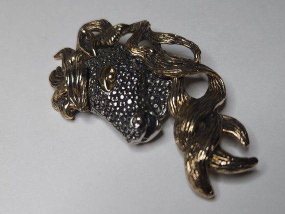 英国製　馬ブローチ　ビンテージ品 ヴィンテージ シルバートーンとゴールドトーンの馬頭ブローチ