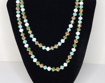 Collar vintage con cuentas facetadas de vidrio en verde pastel, azul, melocotón y blanco B-7-18