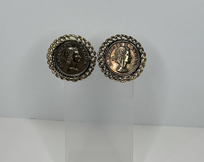 Vintage Elizabeth II Regina Coin with Gold Tone Chain Link Frame Post Back Earrings D-7-83