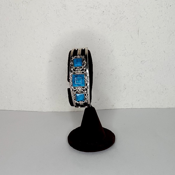 Vintage Southwestern Style Silver Tone and Faux Turquoise Glass Cuff Bracelet D-3-79