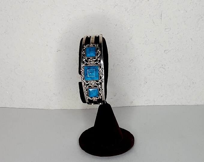 Vintage Southwestern Style Silver Tone and Faux Turquoise Glass Cuff Bracelet D-3-79